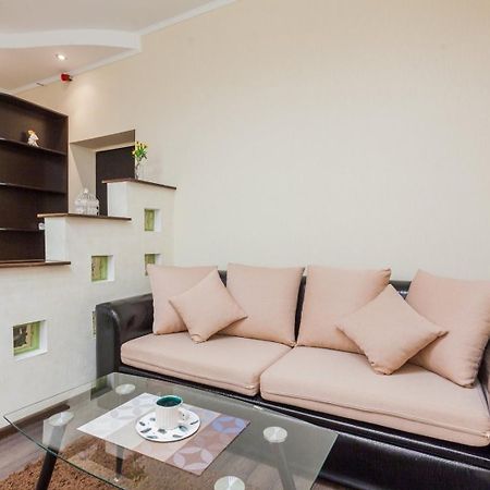Navit Apartments With Breakfast,Near The Railway Station, The City Center, The Park 基輔 外观 照片