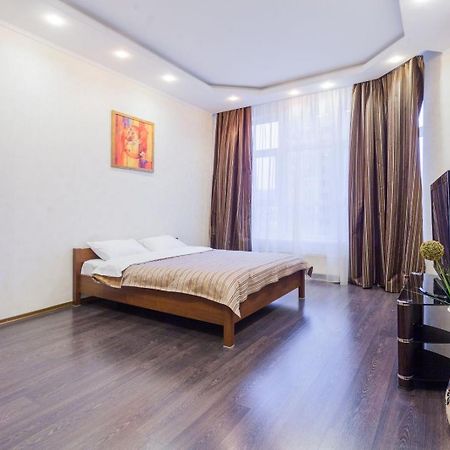 Navit Apartments With Breakfast,Near The Railway Station, The City Center, The Park 基輔 外观 照片