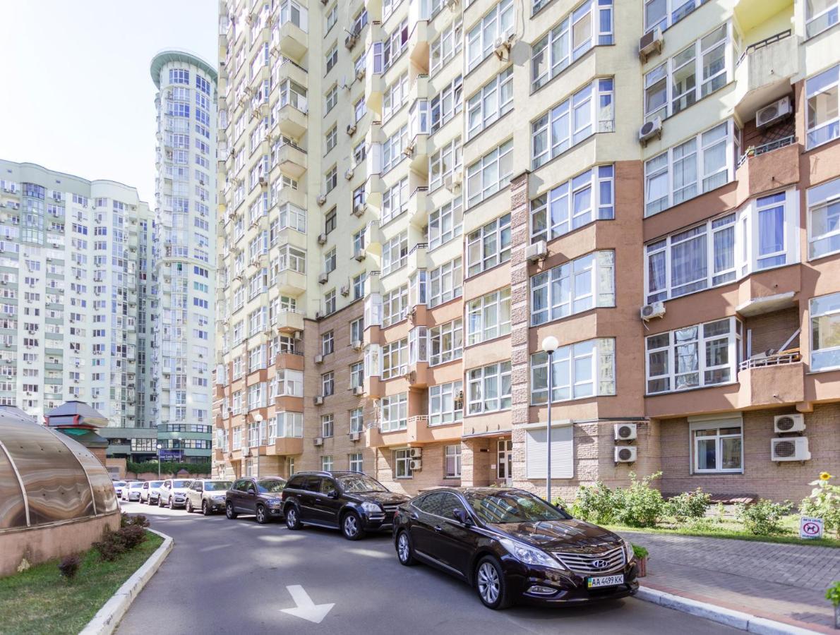 Navit Apartments With Breakfast,Near The Railway Station, The City Center, The Park 基輔 外观 照片