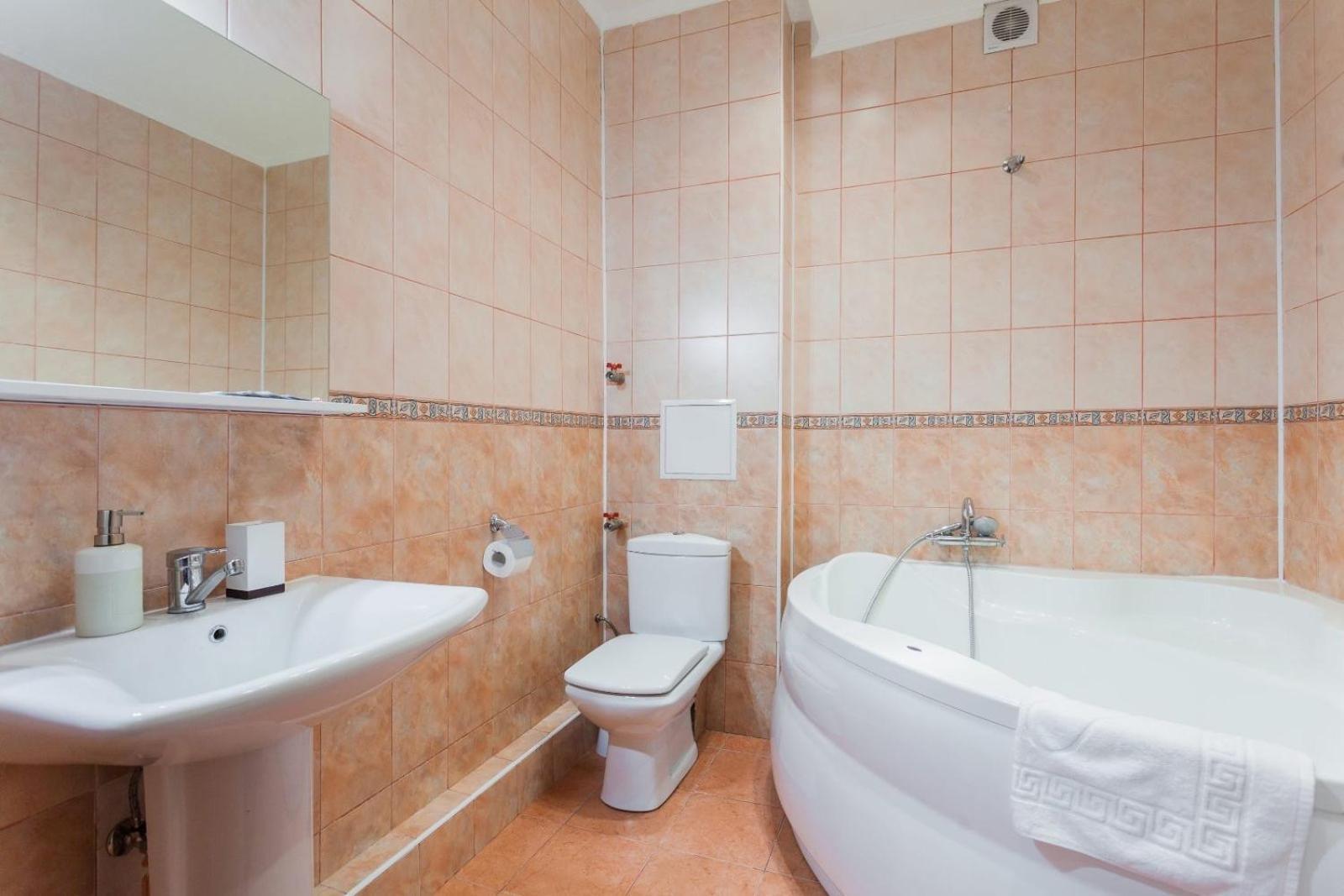 Navit Apartments With Breakfast,Near The Railway Station, The City Center, The Park 基輔 外观 照片
