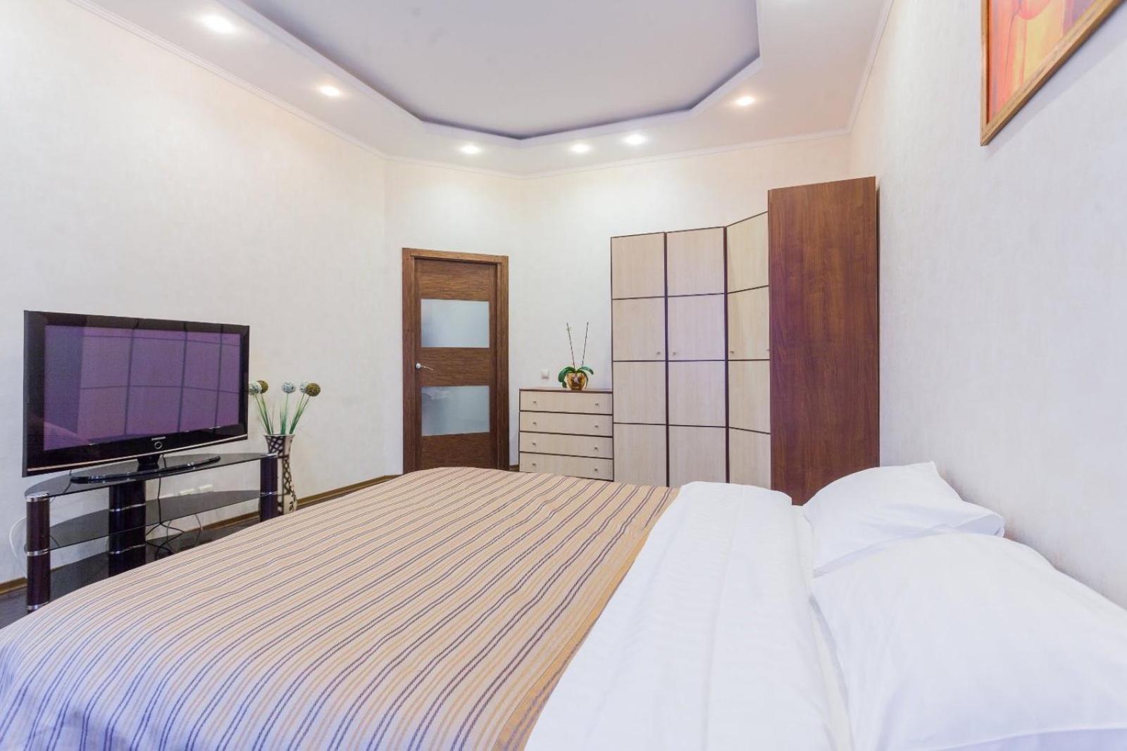 Navit Apartments With Breakfast,Near The Railway Station, The City Center, The Park 基輔 外观 照片